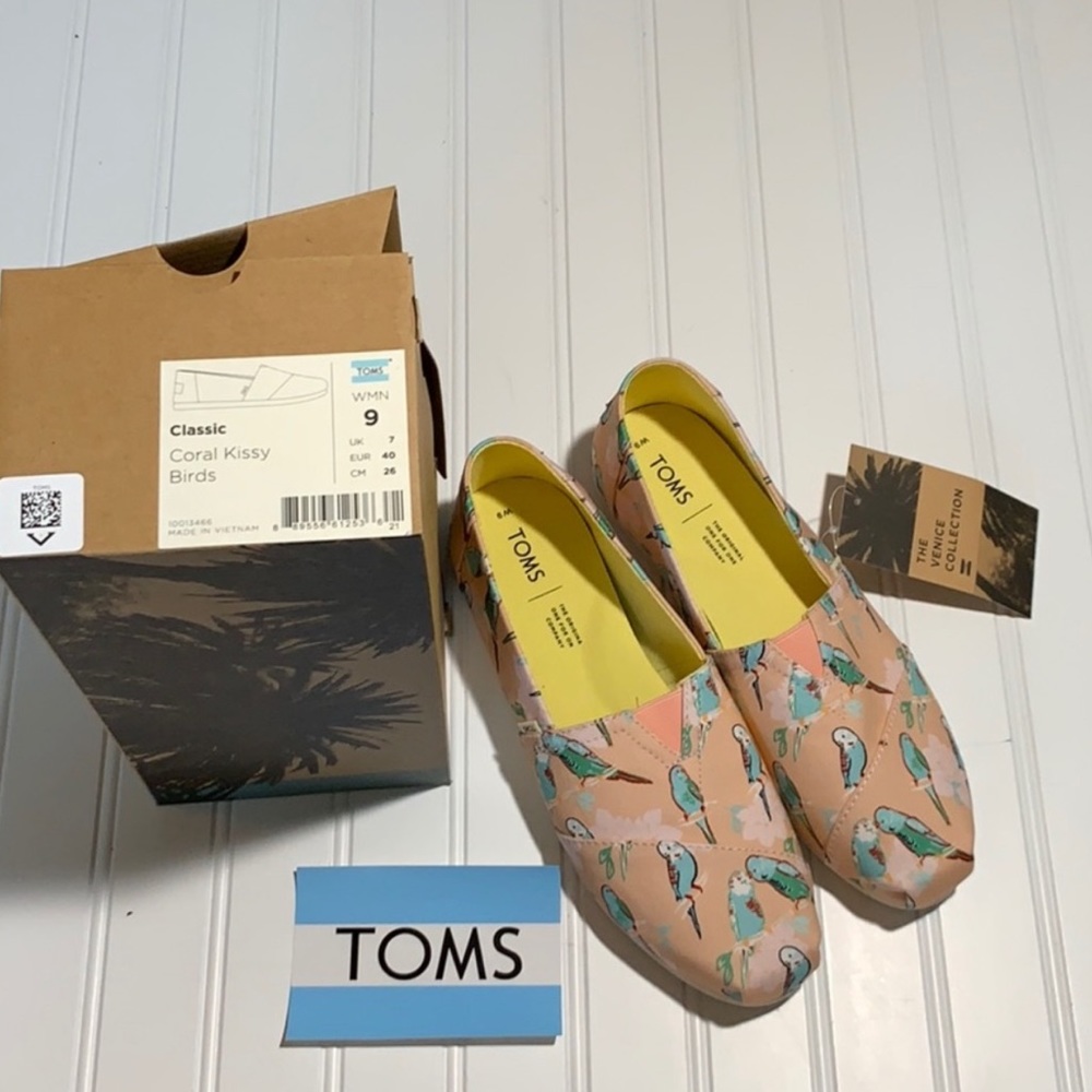 NWT Toms Rate Coral Pink Kissing Birds Women Sz 9